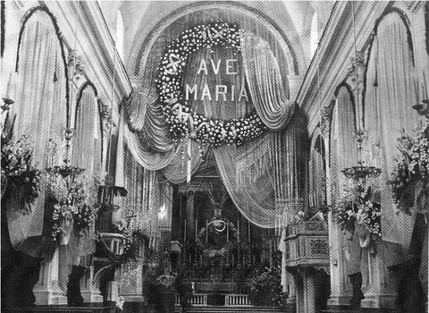 Nel 1954 realizzo' il progetto per il fastoso addobbo nella Basilica di S. Croce per l'incoronazione dell'Immacolata.