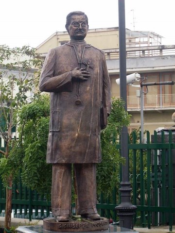 Nel 2009 ha realizzato la statua in bronzo di San Giuseppe Moscati,posta in piazzale Nassirya di fronte al "Bottazzi"